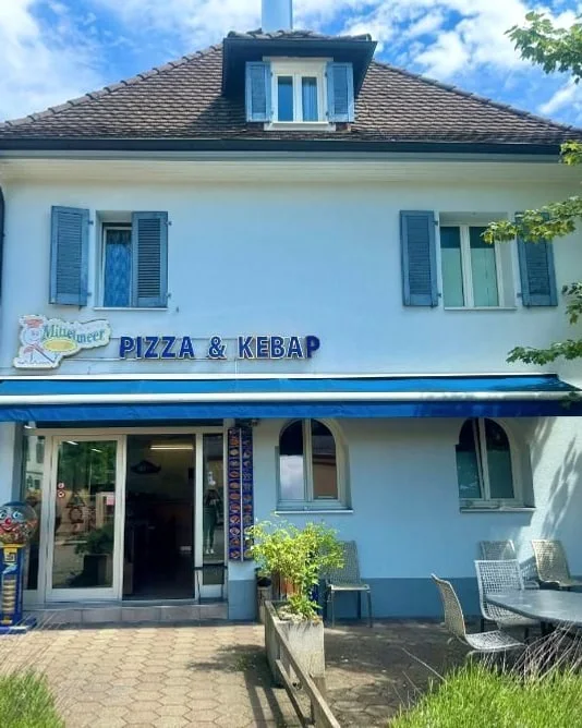 Aussenansicht des Restaurants Treffpunkt Mittelmeer Pizza an der Münsterstrasse